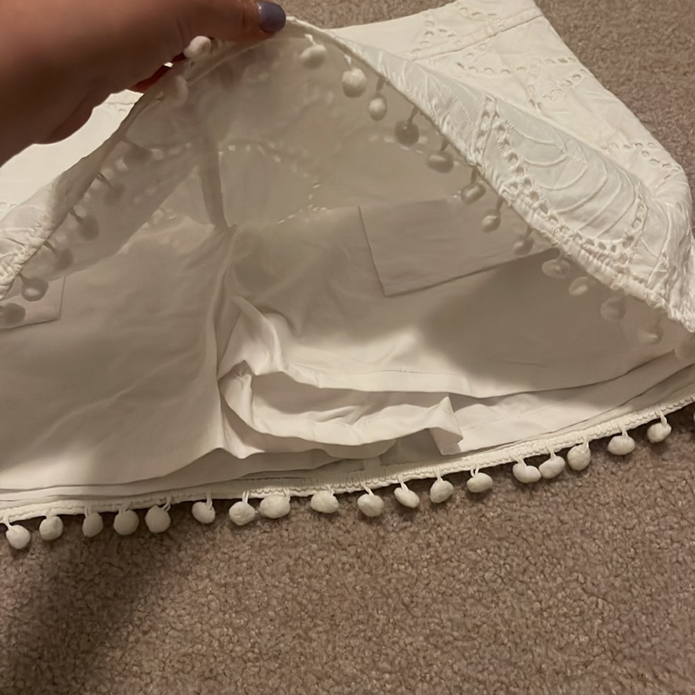White size 4 Lilly Pulitzer eyelet skort - Picture 3 of 5